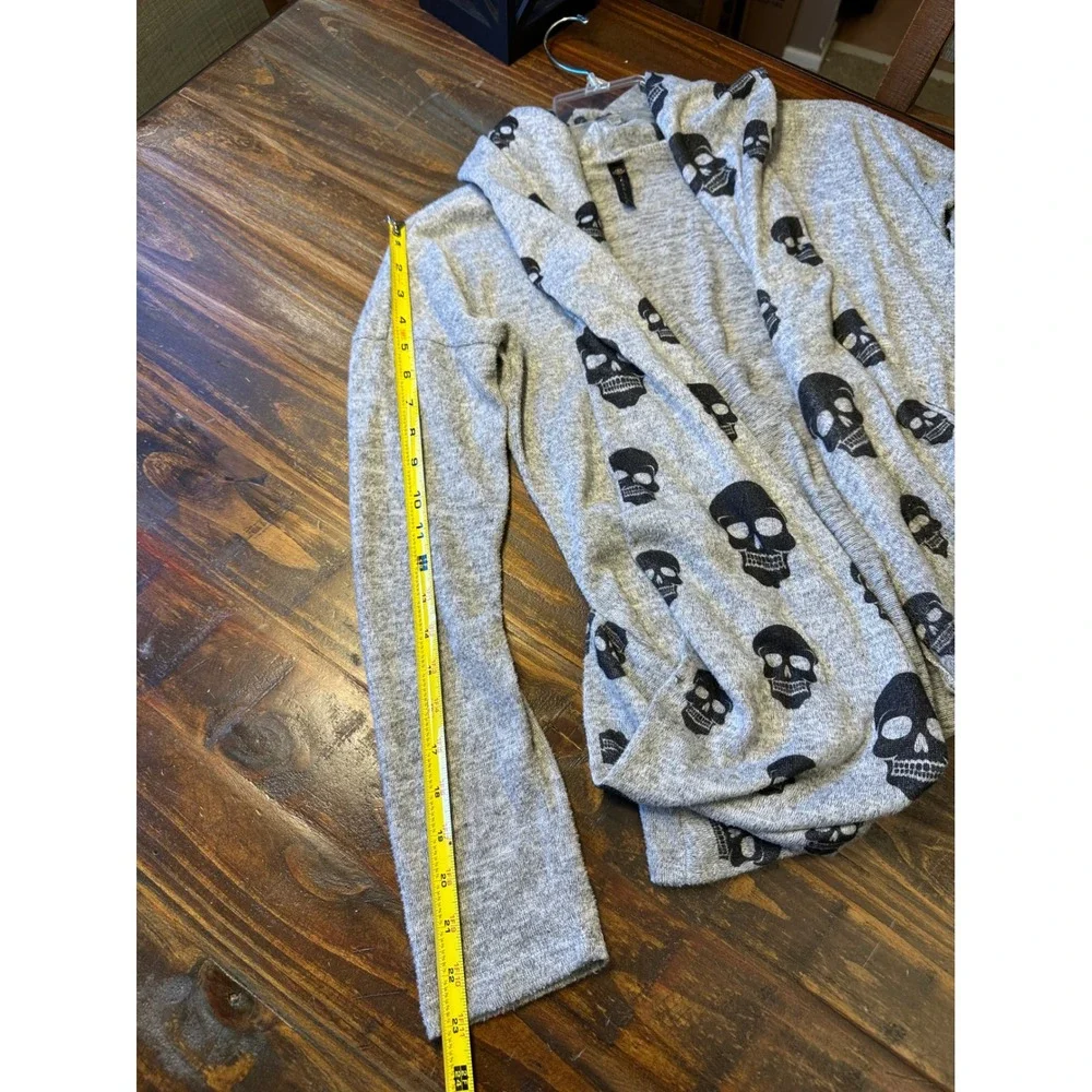 CASALEE Grey Skull Print Cardigan Open Front Long Sleeve Sweater Woman's‎ Medium